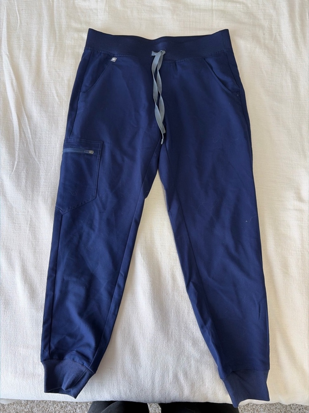 FIGS Women’s Navy Scrub jogger Pants